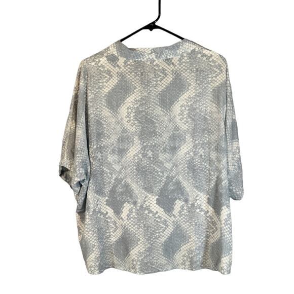 Olivaceous Blue & White Print Button Down Knot Front Blouse Women Sz M - Picture 2 of 7